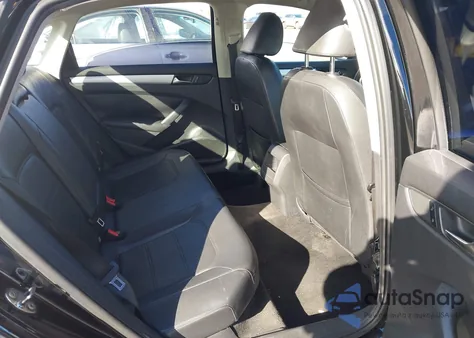 2012 Volkswagen Passat 2.5L Se z USA, uszkodzony, nr VIN 1VWBP7A3XCC014509